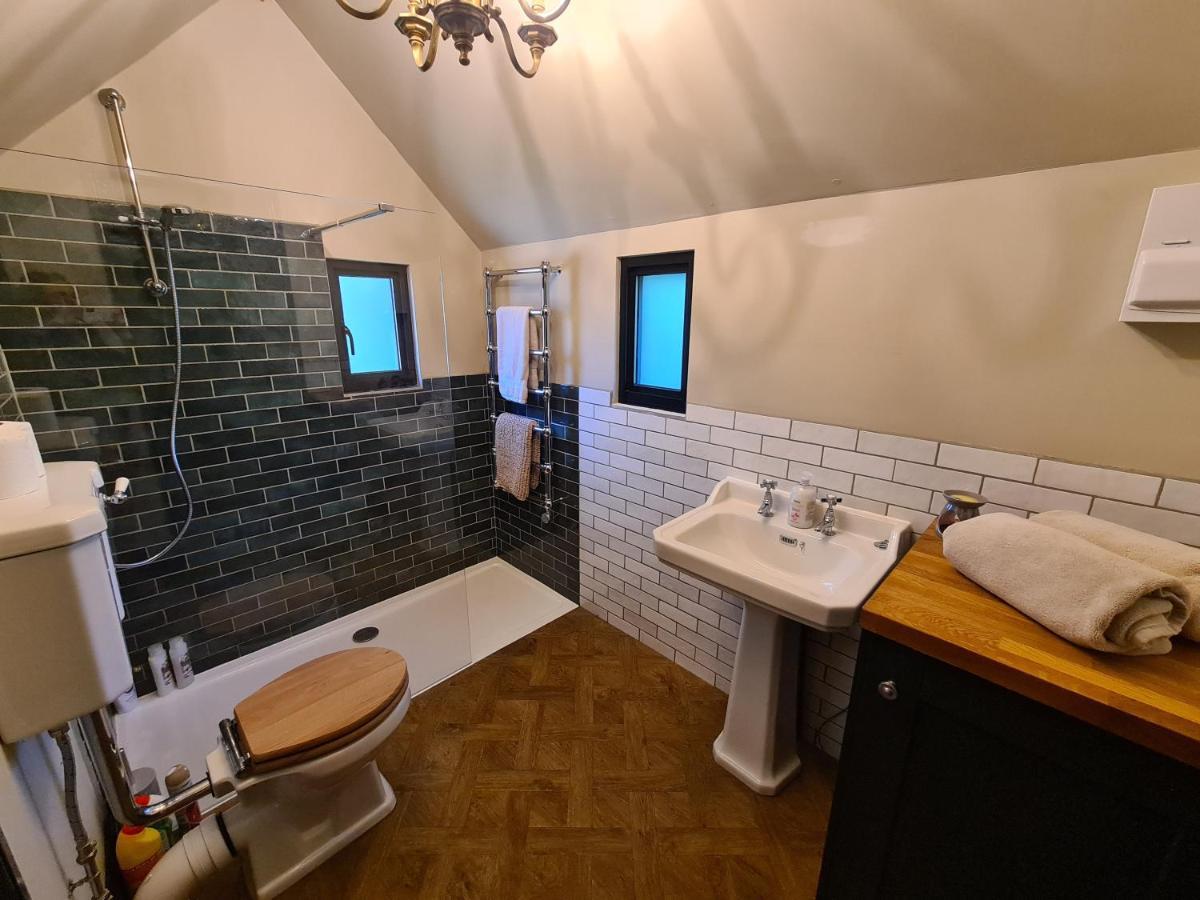 Gatwick Hideout Apartment Charlwood Bagian luar foto