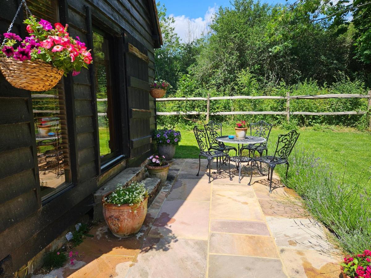 Gatwick Hideout Apartment Charlwood Bagian luar foto